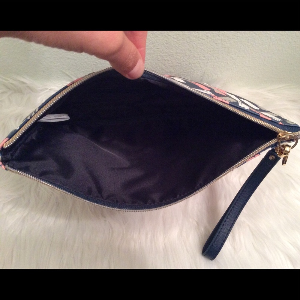 Dabney Lee medium sized cosmetic bag with wristlet - Picture 5 of 6